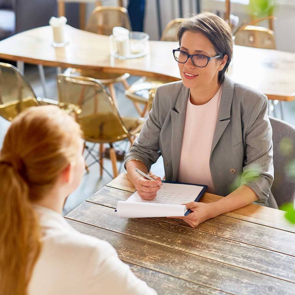 Fii precaut și verifică referințele pe care le are acea persoană sau acea companie